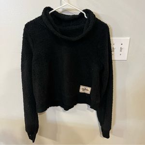 fluffy long sleeve top
brand hollister
size medium